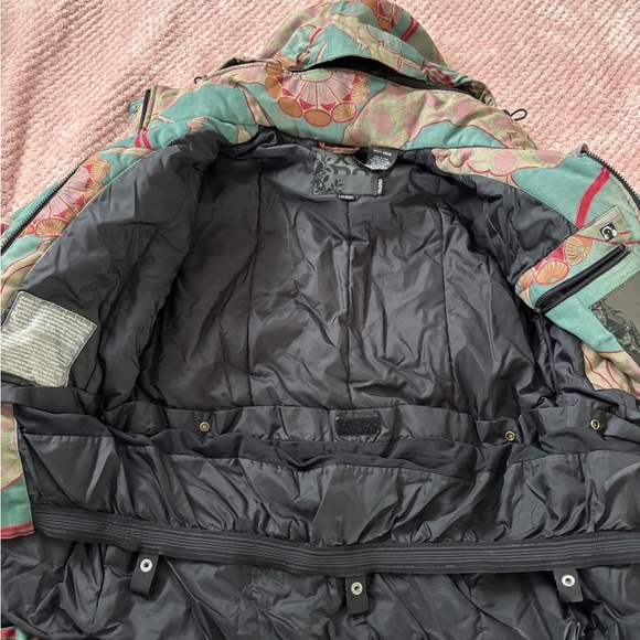 Roxy Patterned Ski Jacket - Picture 3 of 9